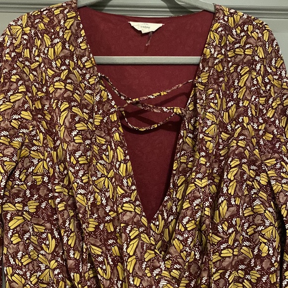 Maroon/gold flower, bell-sleeved romper - Picture 3 of 4